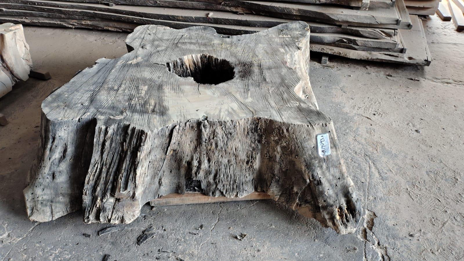 Image of ESPAVEL - 78x51x18 Inches - M19093ESP - a live edge ESPAVEL slab, 78 Inches long, 51 Inches wide, and 18 Inches thick.